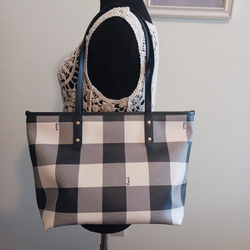 HP🎉🎉Coach Buffalo Plaid City Navy and Ivory Tote F66929 EUC 11"w X 10"h X 7"w - Picture 2 of 16
